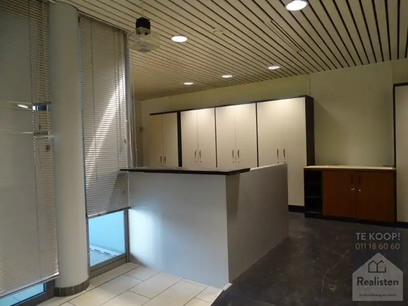 Voormalig bankkantoor foto 10