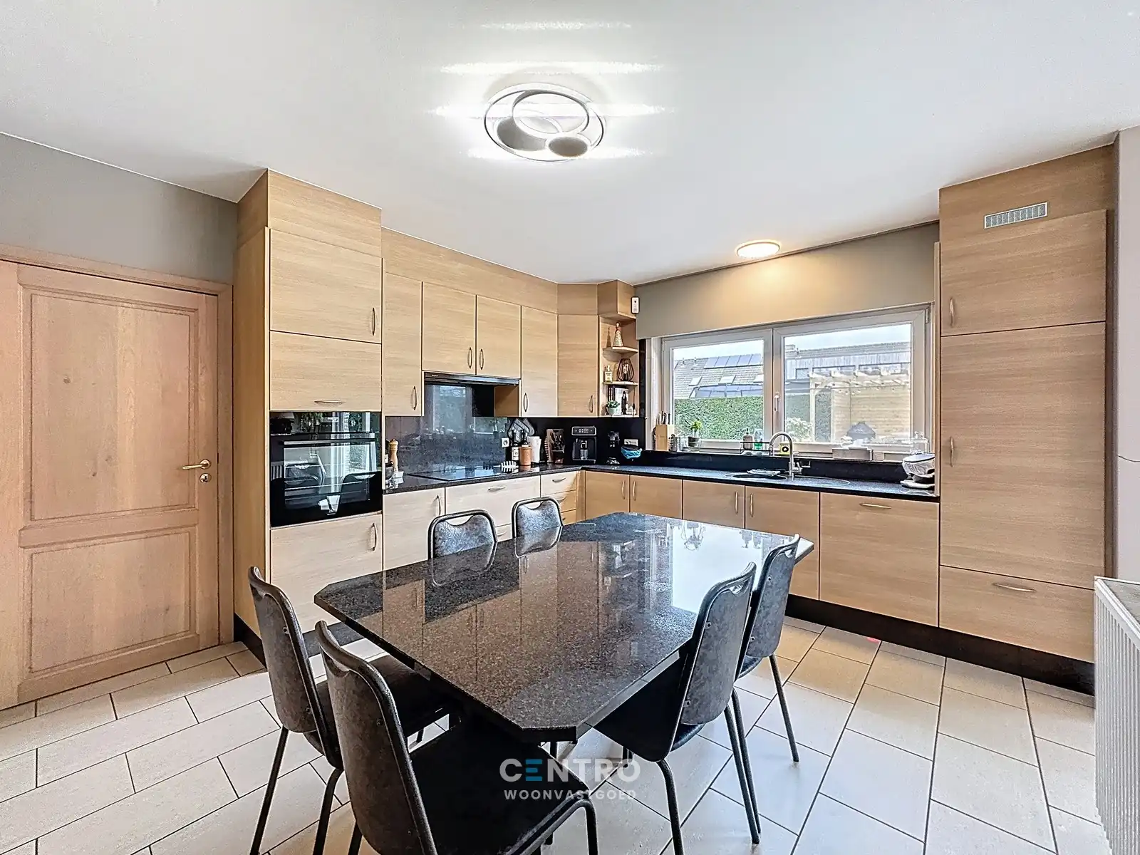 Kwalitatief afgewerkte villa met 4 slpks, garage én ZUIDger. tuin! foto 10