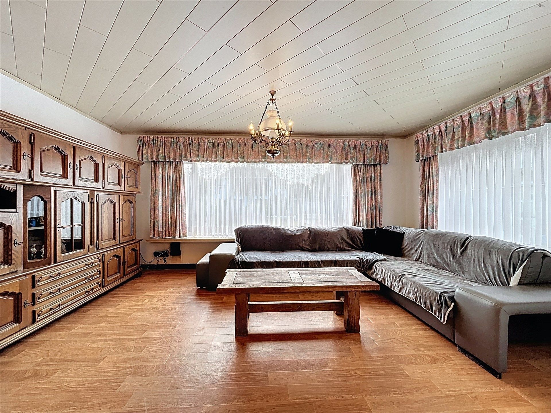 Woning met 3 slk en garage op grond van 704m². foto 4