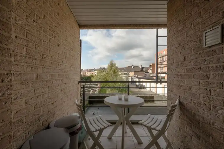 ZEER RUIM APPARTEMENT MET GARAGE, CENTRUM DIEST! foto 8