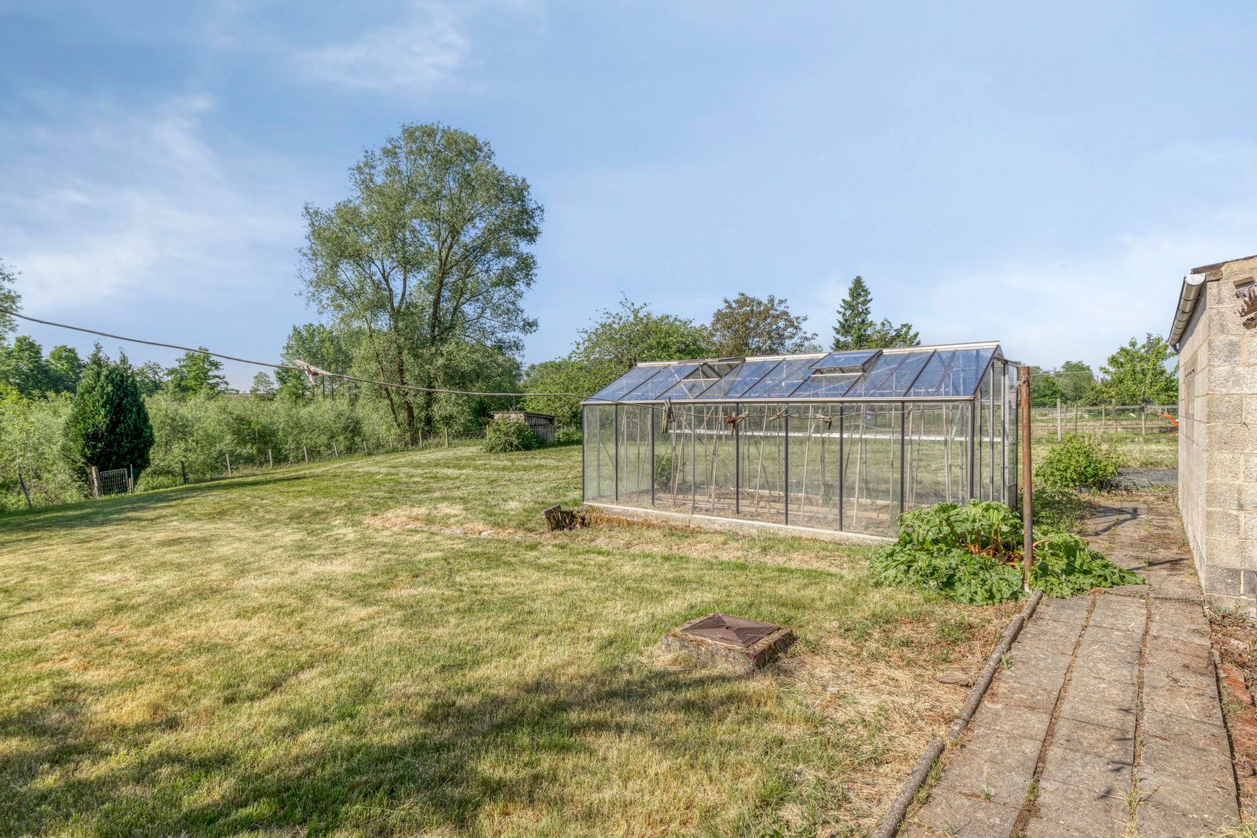 Ruime woning met 5 slaapkamers en grote tuin foto 6