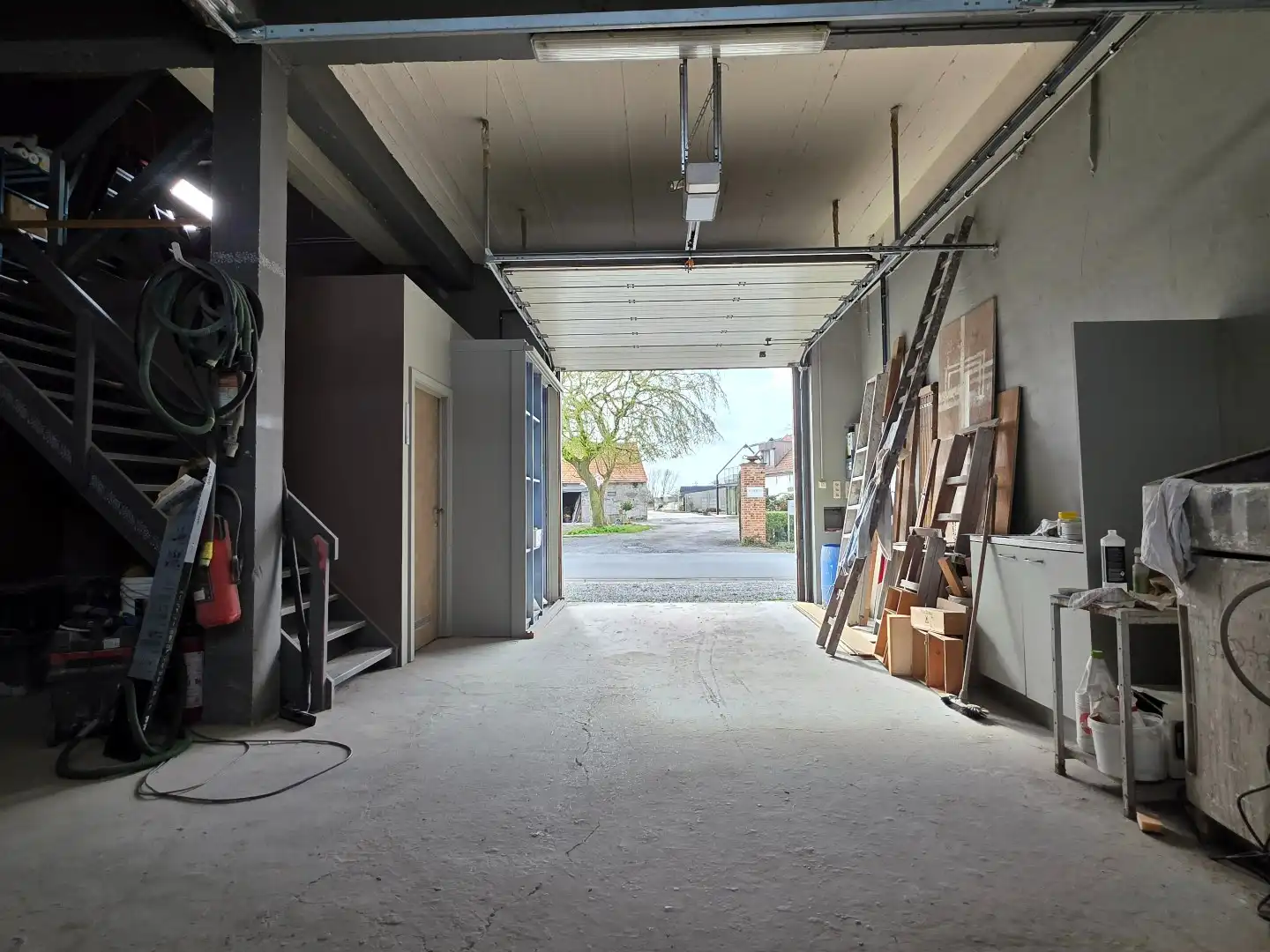 Vlot bereikbaar, veelzijdig atelier/magazijn in Beveren-Leie - geschikt voor diverse doeleinden! foto 3