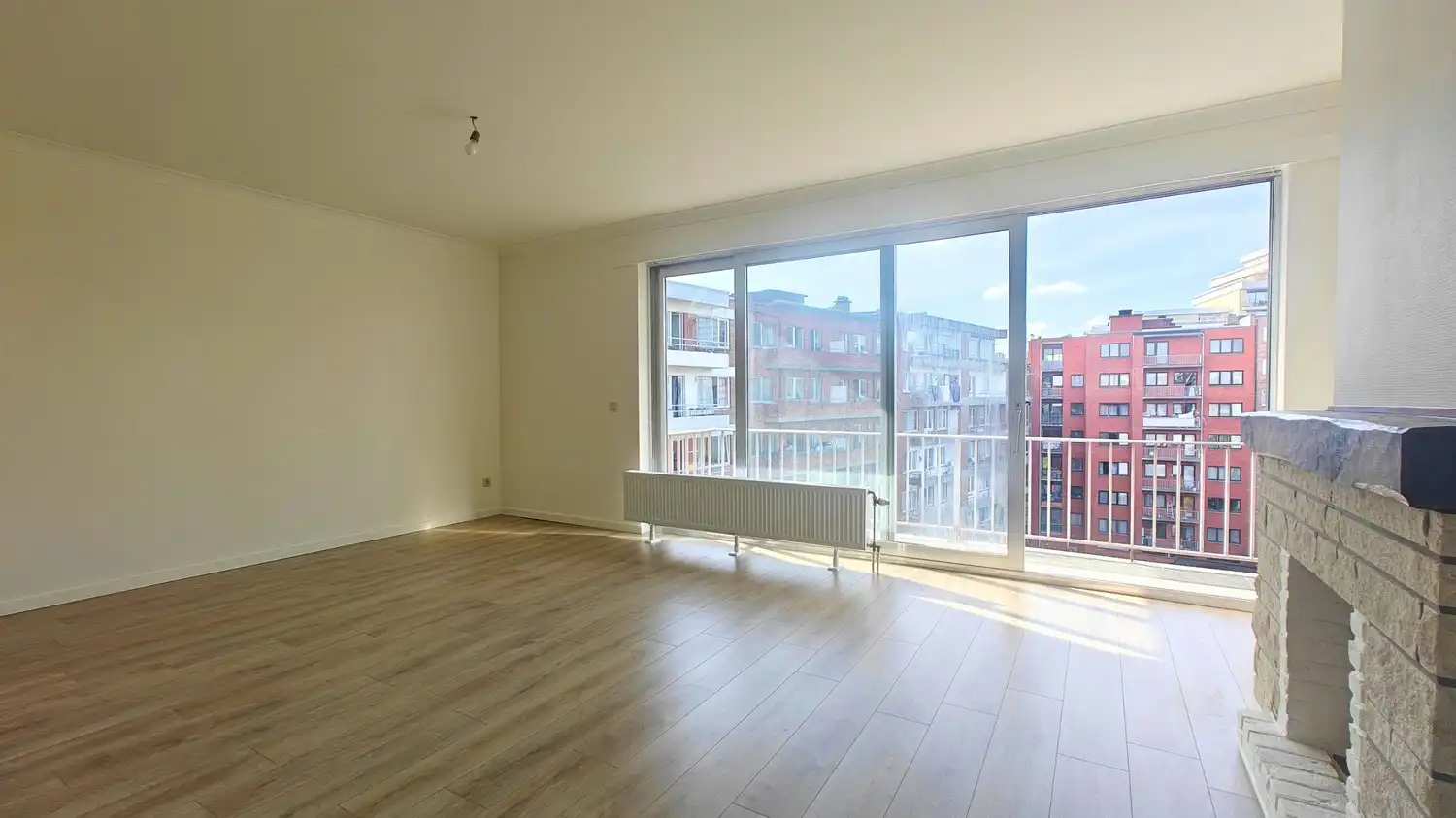 Gerenoveerd 1-slaapkamerappartement met terras op de 6de verdieping foto 3