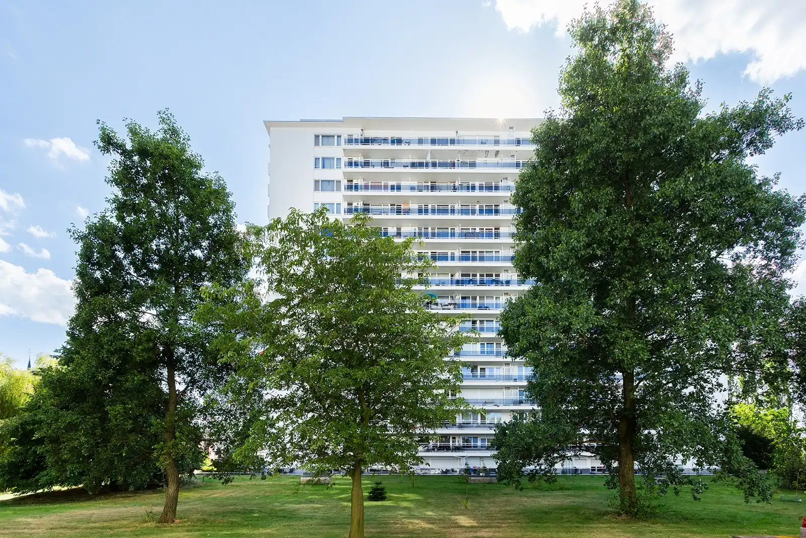 Ruim appartement met 2 slaapkamers, 2 terrassen en garage foto {{pictureIndex}}