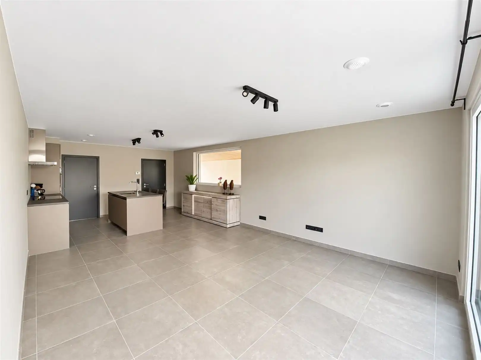 moderne gb met 3 slaapkamers foto 8