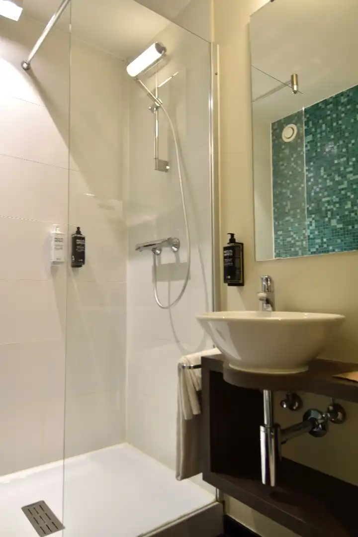 Hotelkamer in Ibis Styles Kortrijk Expo. Opbrengsteigendom zonder zorgen met mooi rendement! foto 3