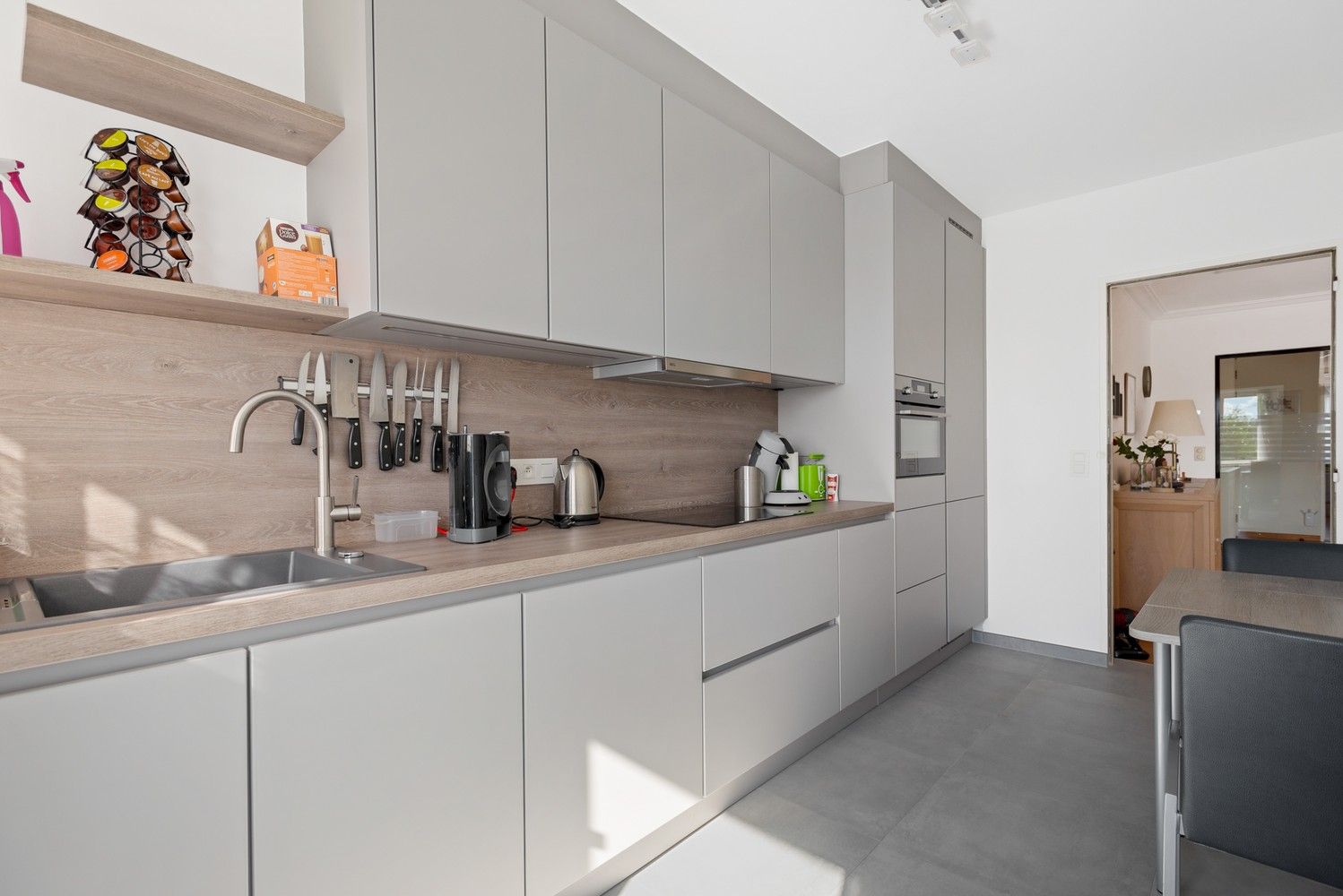 Modern en ruim appartement met 2 slaapkamers, 2 terrassen en nieuwe keuken te Deurne! foto 6