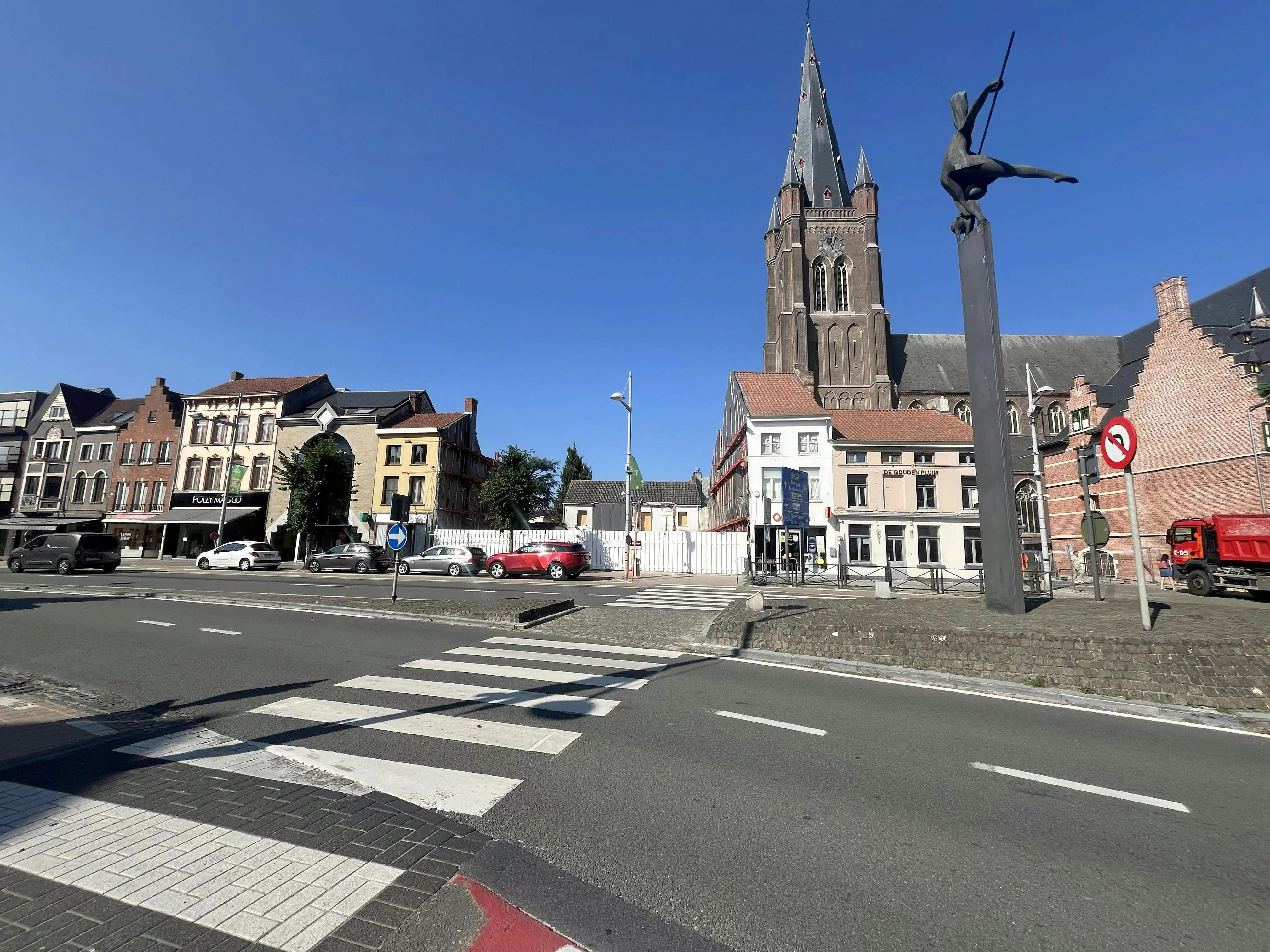 Projectgrond te koop aan de Markt van Eeklo! foto 6