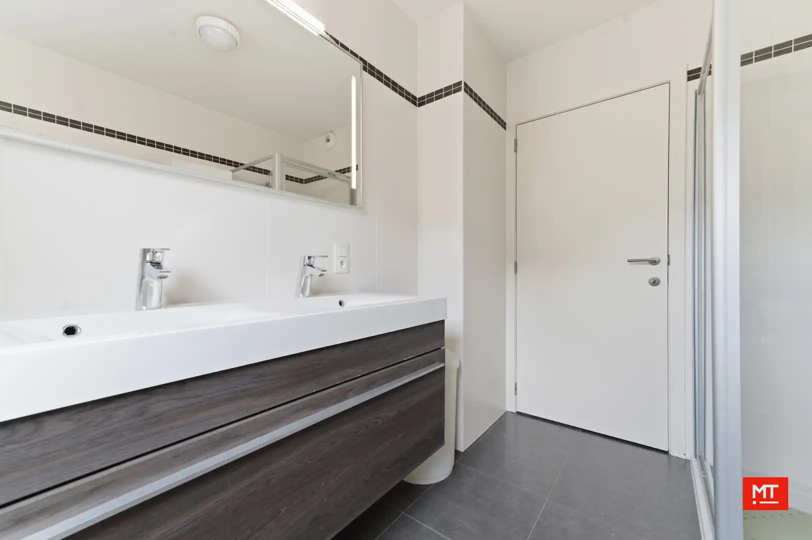 IN OPTIE VIA ONS KLANTENBESTAND - Instapklaar appartement met 2 slpk, zonnige balkons en garage in de dorpskern van Beselare foto 11