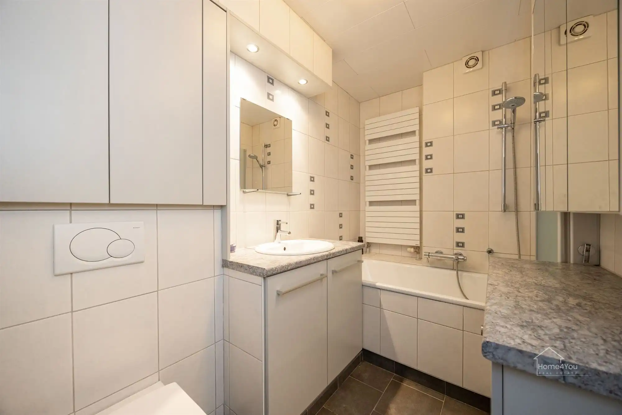 Instapklaar 2-slaapkamer appartement in Mortsel te koop! foto 12