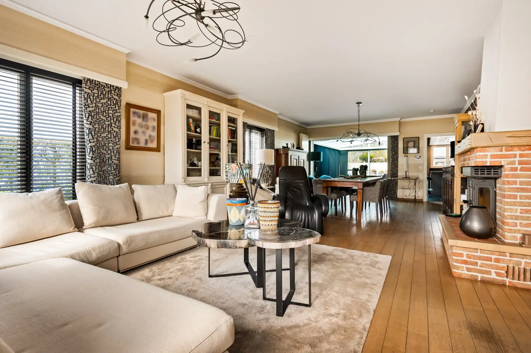 Uitstekend gelegen woning met dubbele garage foto 11