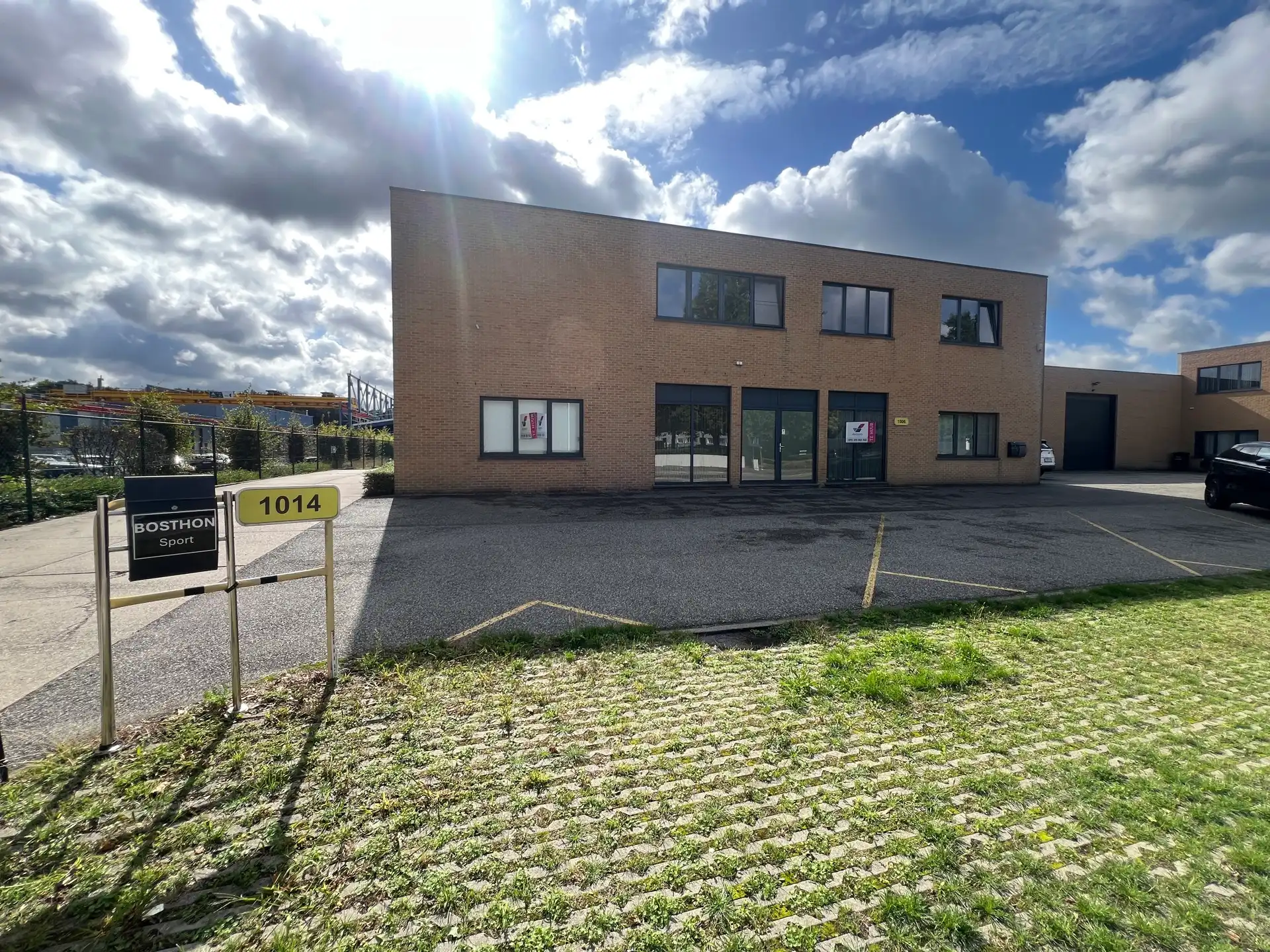 Bedrijfsgebouw met kantoren en woning in Houthalen foto 18