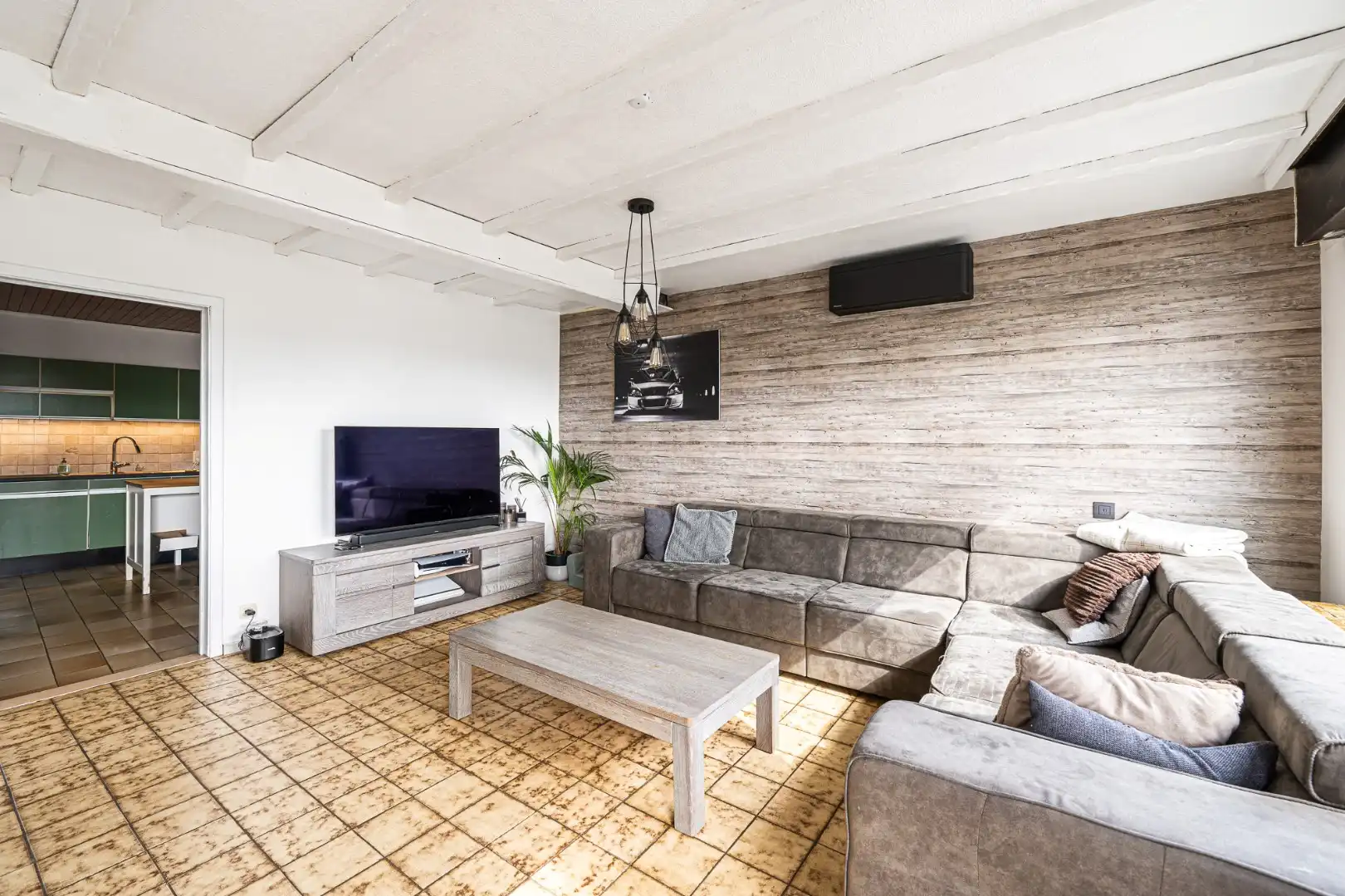 Instapklare halfopen woning met EPC label B, garage en tuin in Ledegem foto 5