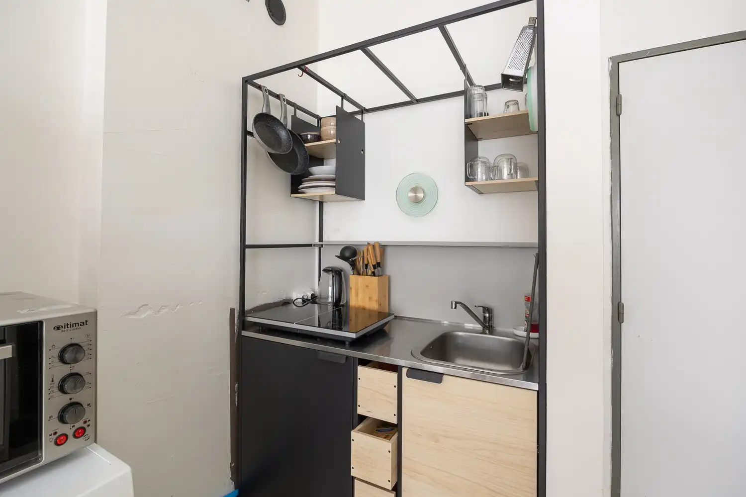 Instapklare en gemeubelde studio te koop in Antwerpen op de 7e verdieping van een verzorgd gebouw aan het Stadspark foto 9