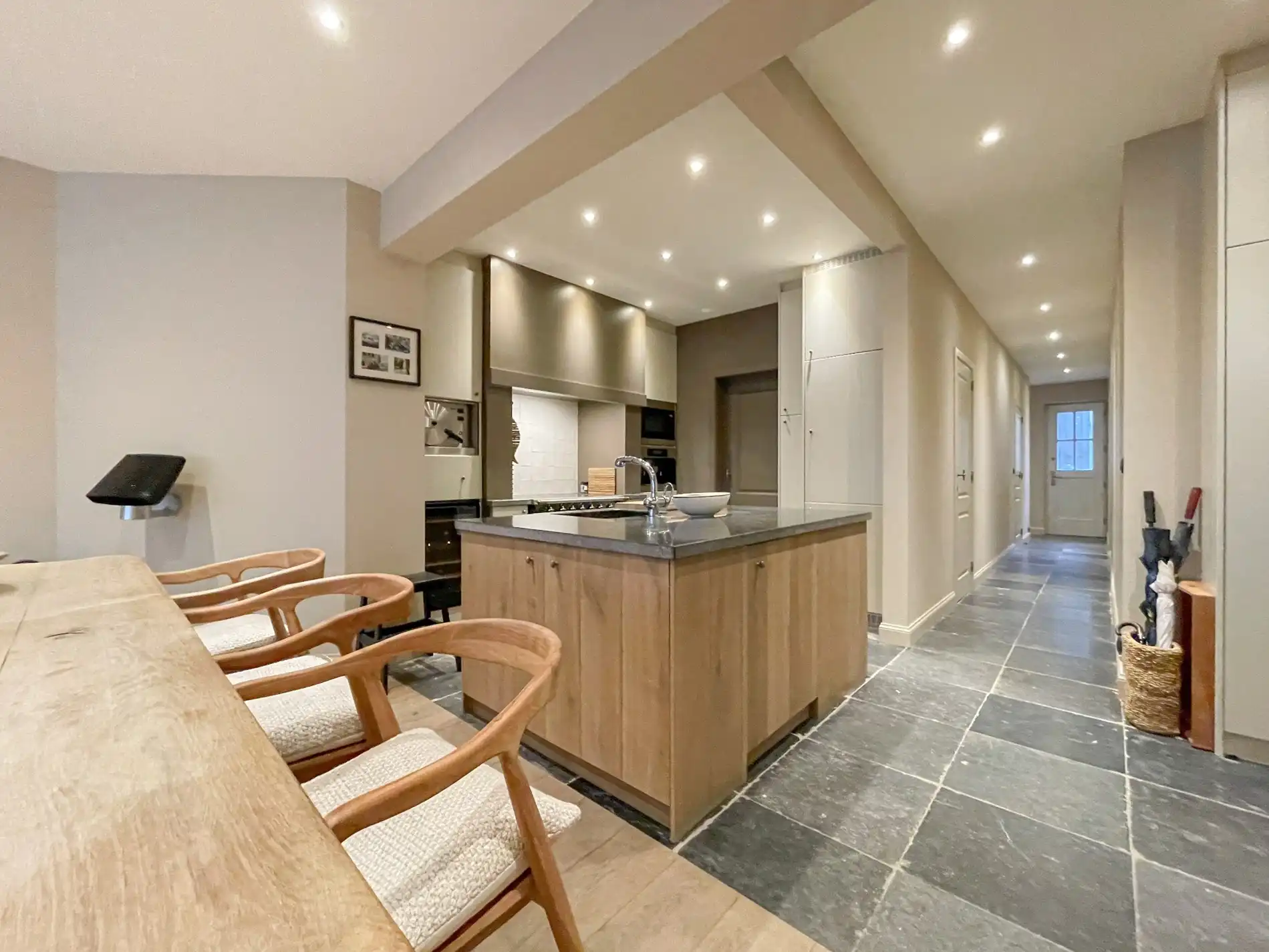 Aangenaam, perfect onderhouden appartement met een ruim terras. foto 11