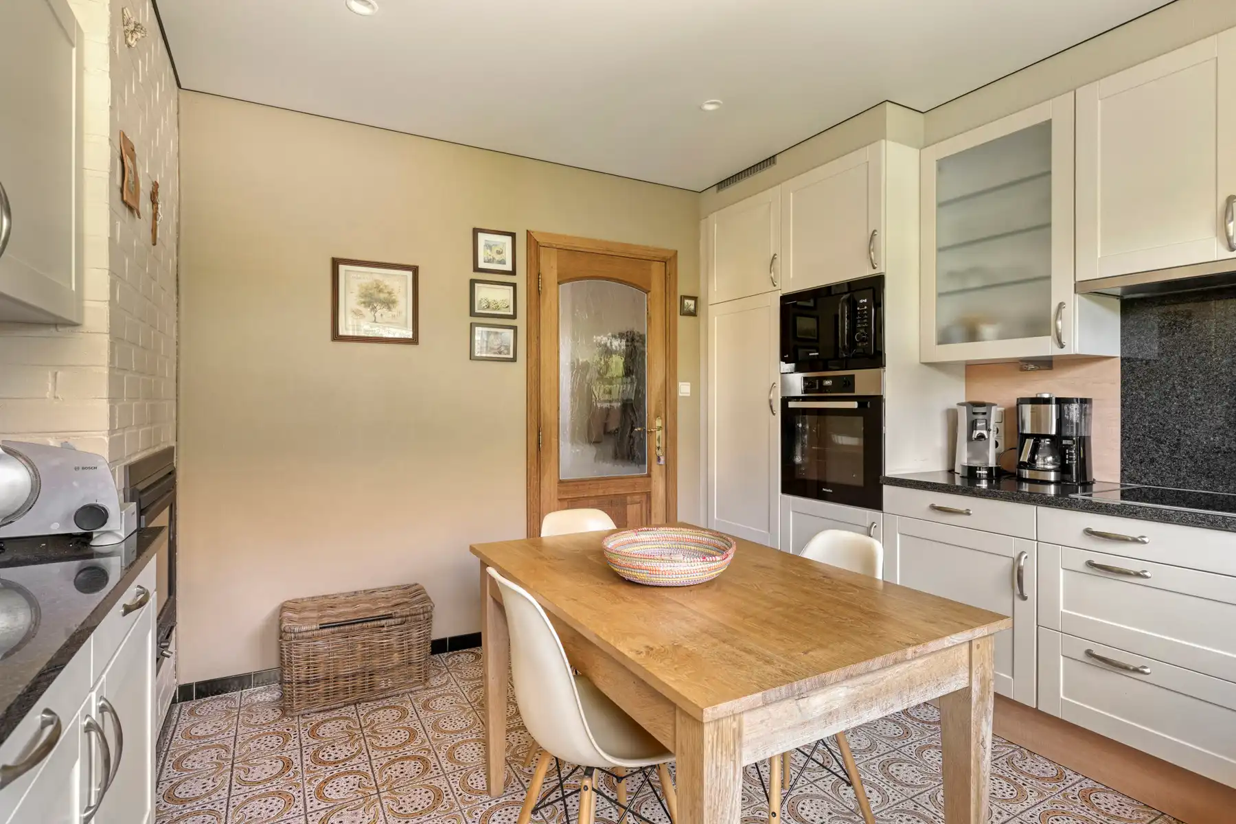 Leemans Immobiliën presenteert u deze charmante, instapklare bungalow, ideaal gelegen in het gegeerde Asse.  foto 7