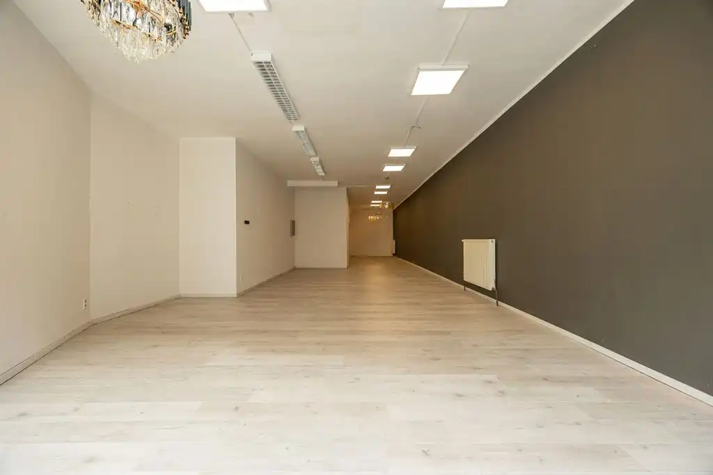 Ruime Handelsgelijkvloers met grote visibiliteit foto 4