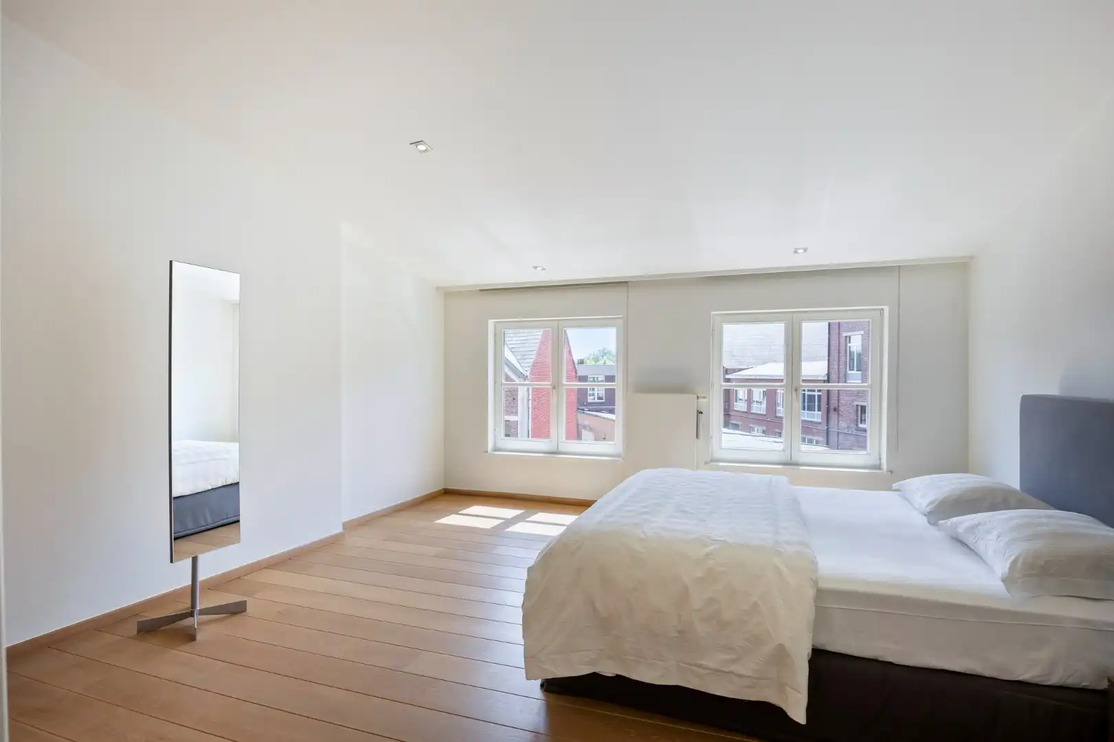 Ruime handelswoning met terras, dubbele garage en 2 parkeerplaatsen in Mol-centrum ! foto 16