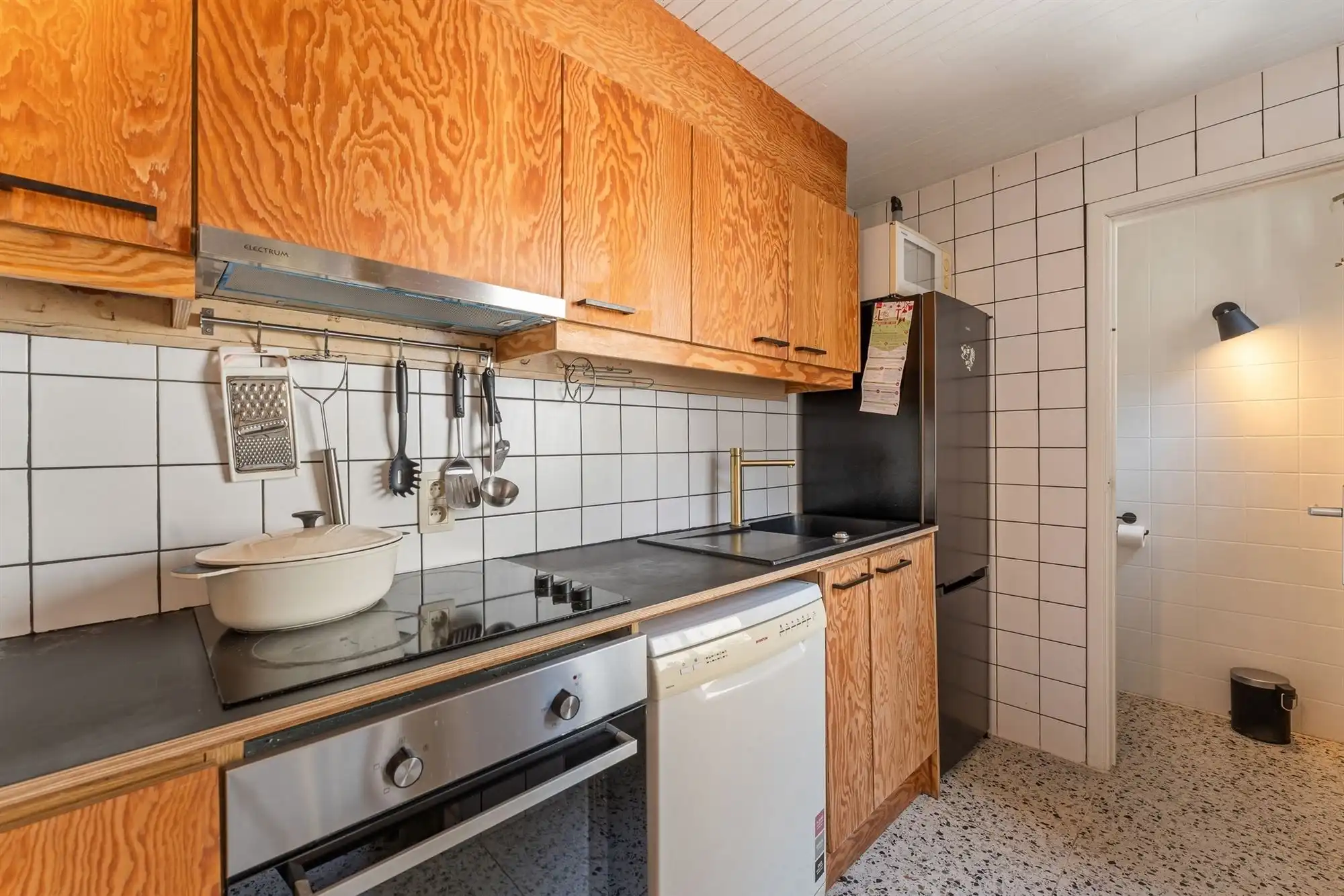 Steegwoning met naastliggend atelier/opslagplaats foto 11