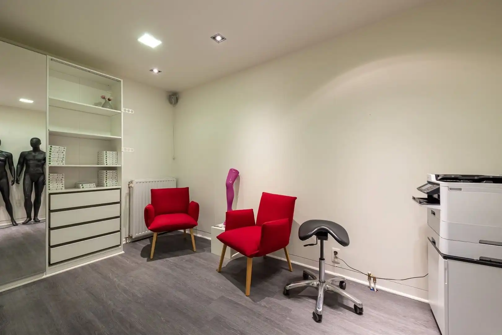 Uitstekend gelegen winkelpand met twee toegangen foto 7