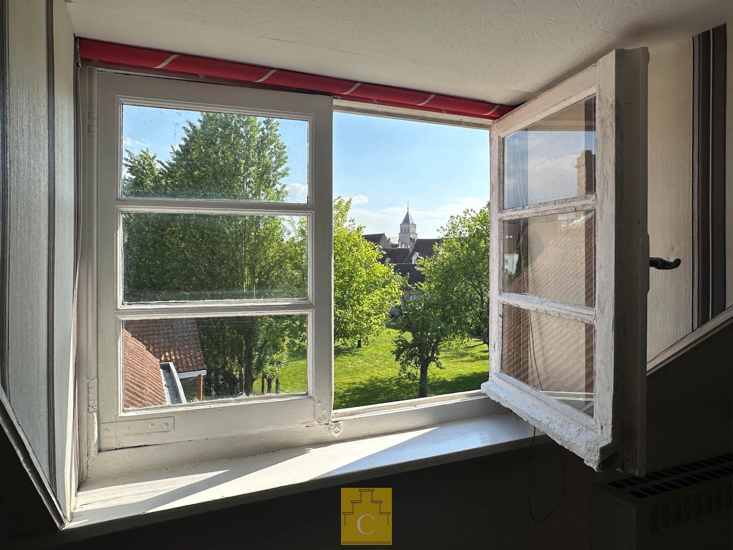 Karakterpand uit de late jaren ‘20 met zongerichte tuinpatio’s en authentiek achterhuis, onbetaalbaar uitzicht op een historische kloostertuin foto 25