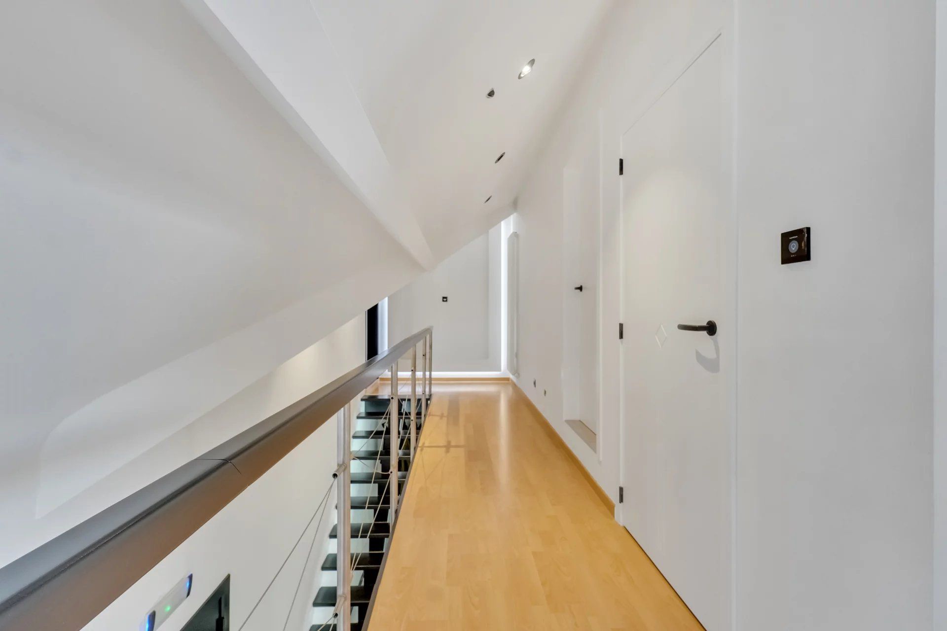Ruime woning met zwembad op mooi groot perceel foto 19