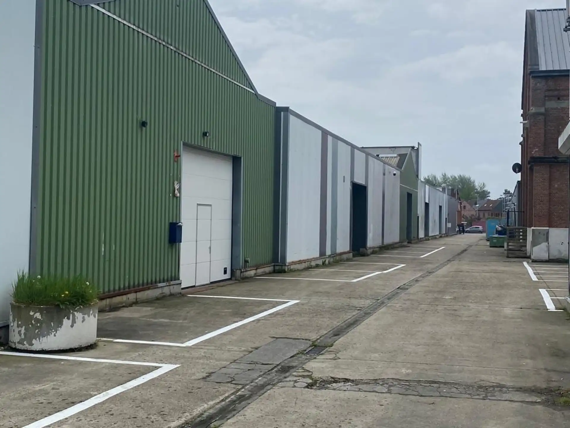 Showroom/Winkelruimte unit 11 van 726 m² op zichtlocatie foto 2