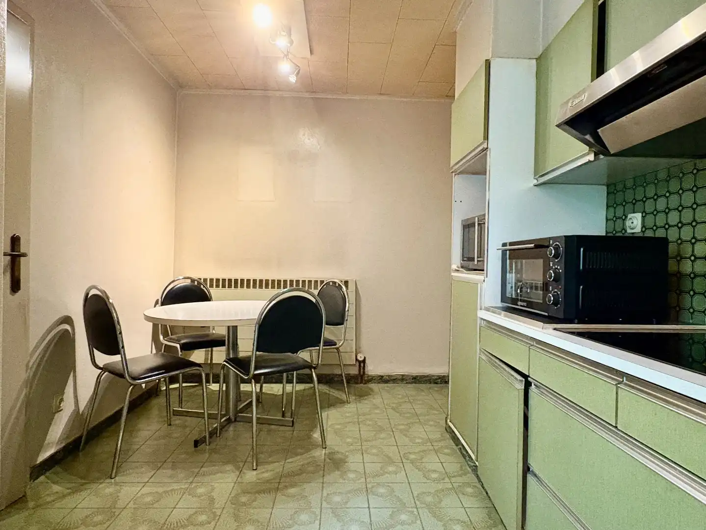 Te renoveren gelijkvloerse villa op 954 m² met landelijke verzichten te Bavikhove. foto 7