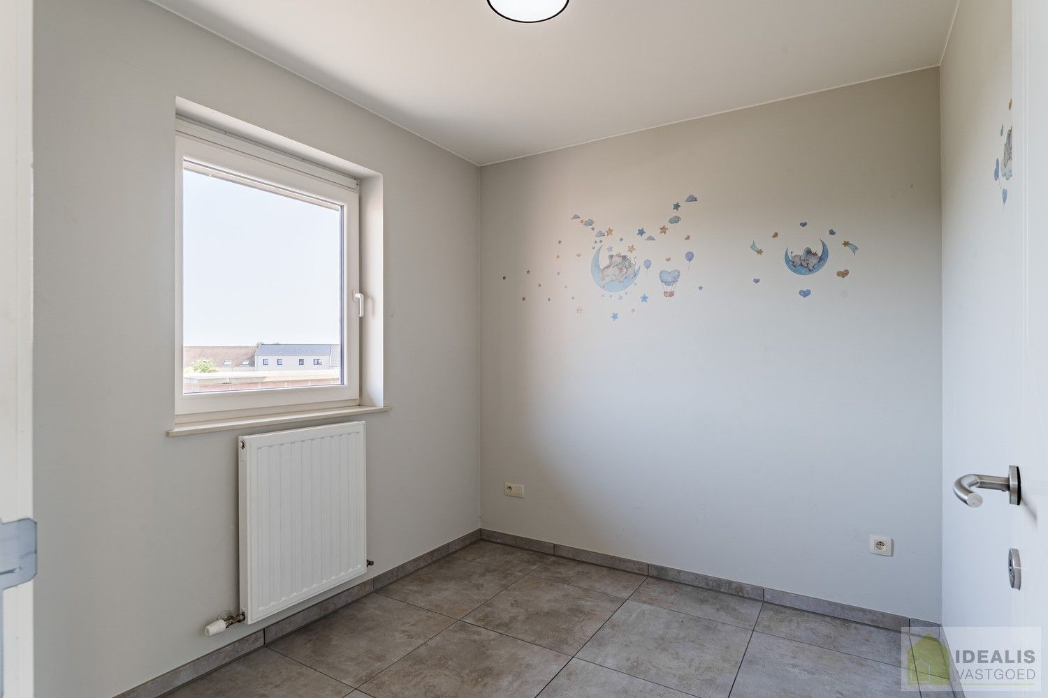 IDEALIS VASTGOED - INSTAPKLAAR APPARTEMENT MET 2 SLAAPKAMERS, AANGENAME LEEFRUIMTE MET AANSLUITEND TERRAS, ONDERGRONDSE PARKEERPLAATS EN BERGRUIMTE. Zeer geschikt voor kandidaten op zoek naar betaalbare woonruimte in nieuwstaat vlak bij de stadskern van Bree! foto 18