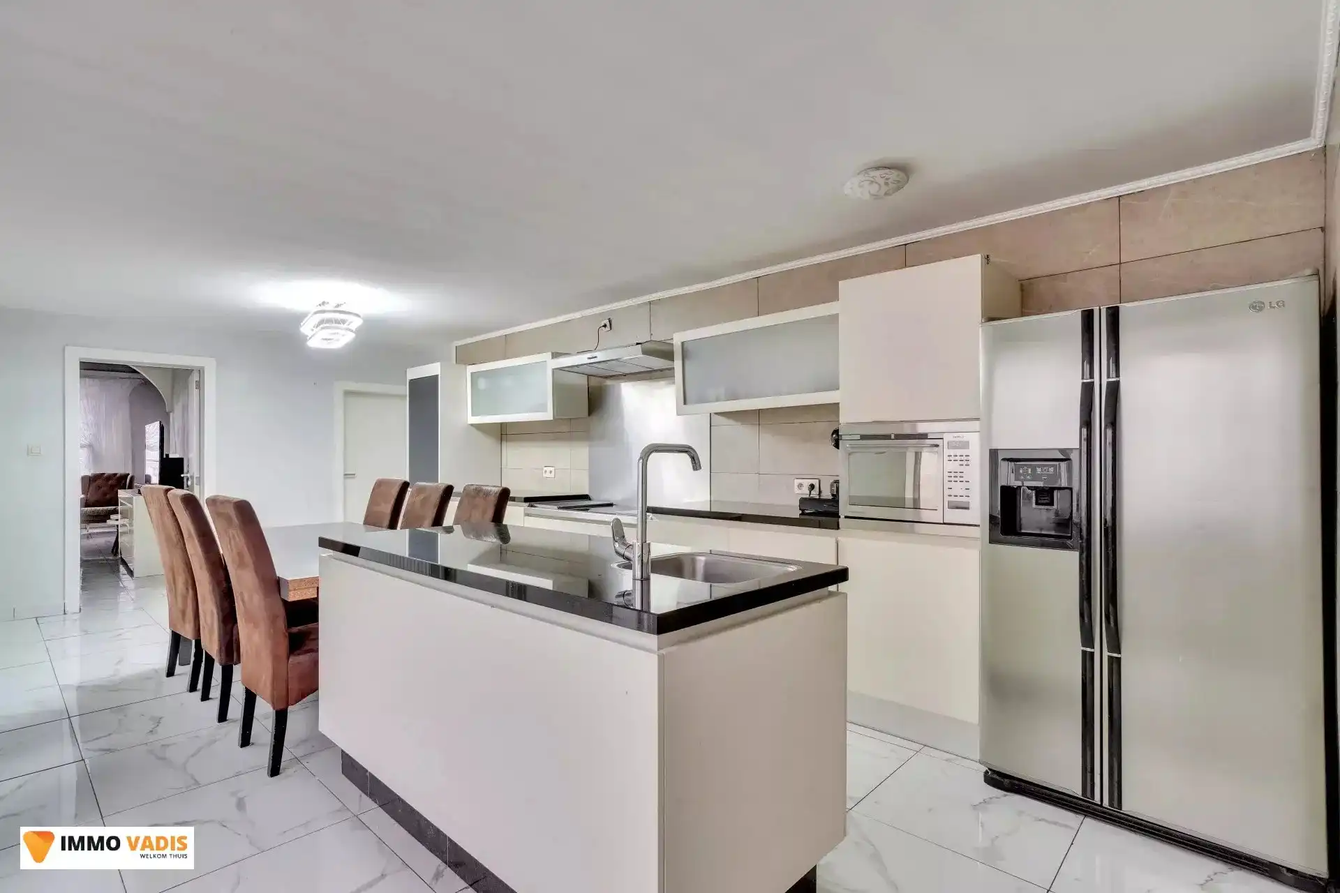 Gerenoveerde gezinswoning met 5 slaapkamers foto 3