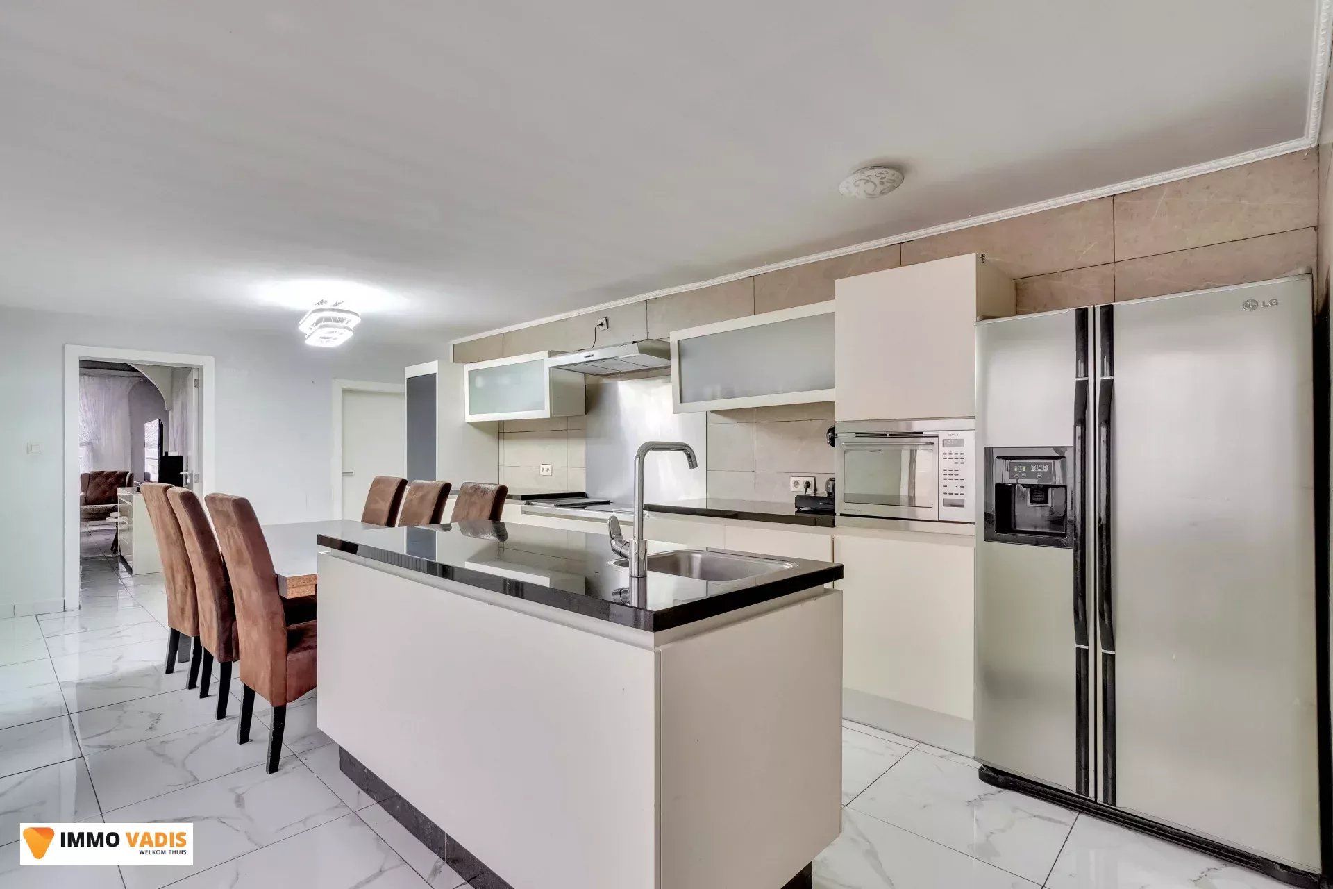 gerenoveerde gezinswoning met 5 slaapkamers foto 3