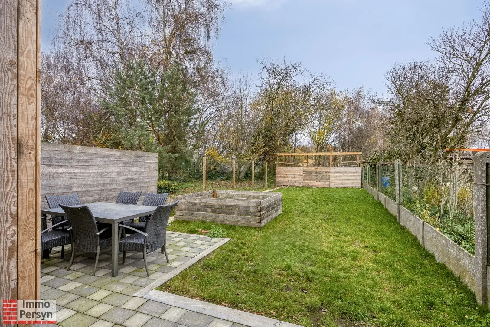 Moderne gezinswoning met 3 slaapkamers en gezellige tuin foto 28