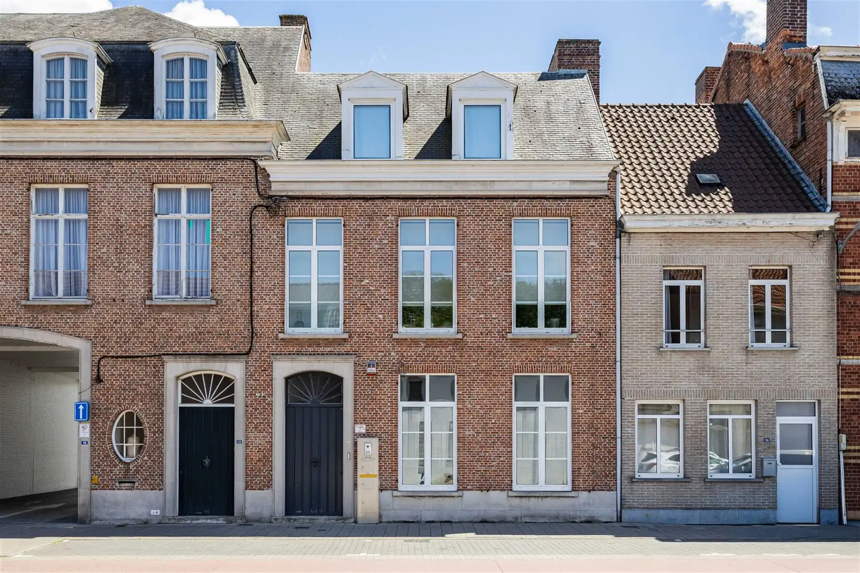 Charmant handelspand met karakter en duplexappartement foto {{pictureIndex}}