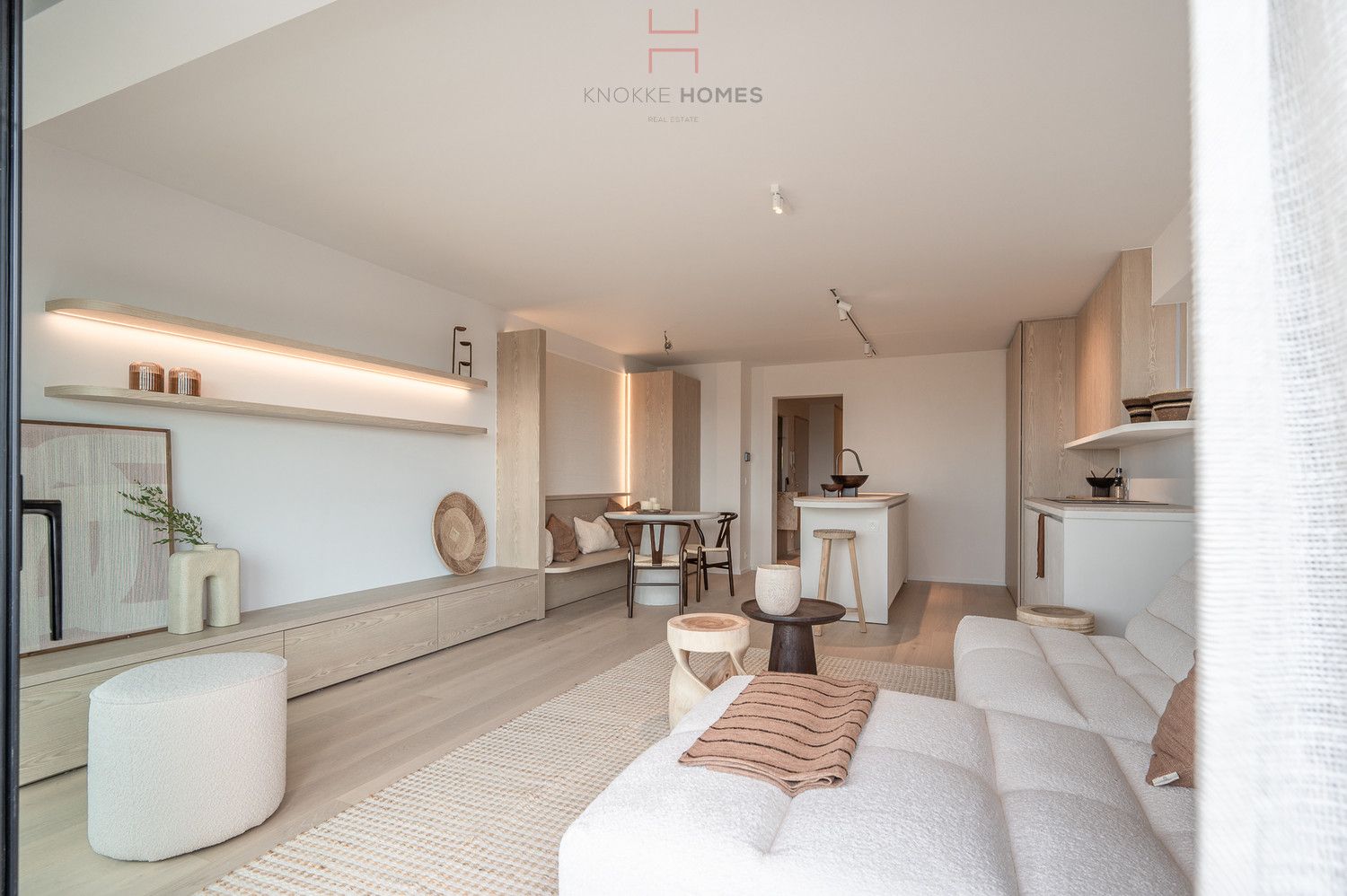Luxueus gerenoveerd appartement op de zeedijk aan de zeilclub Anemos in Duinbergen foto 4
