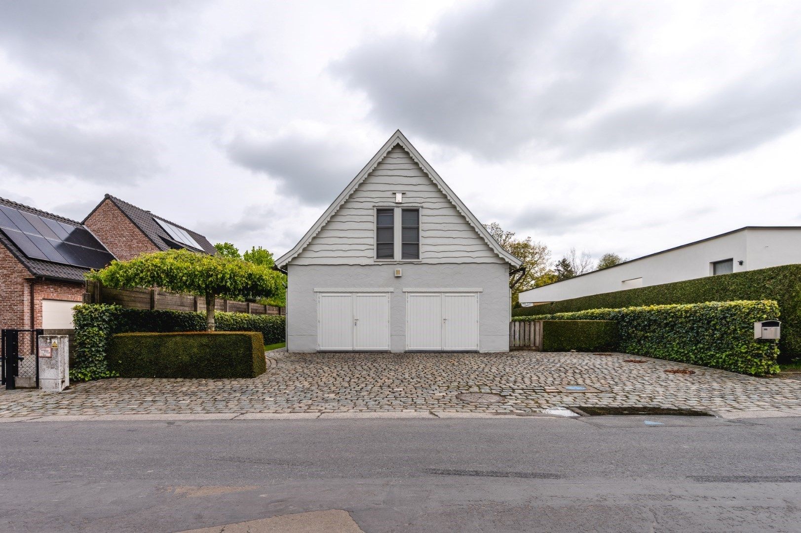 Villa met 3 kamers, 20 zonnepanelen en een dubbele garage op 800 m² foto 27