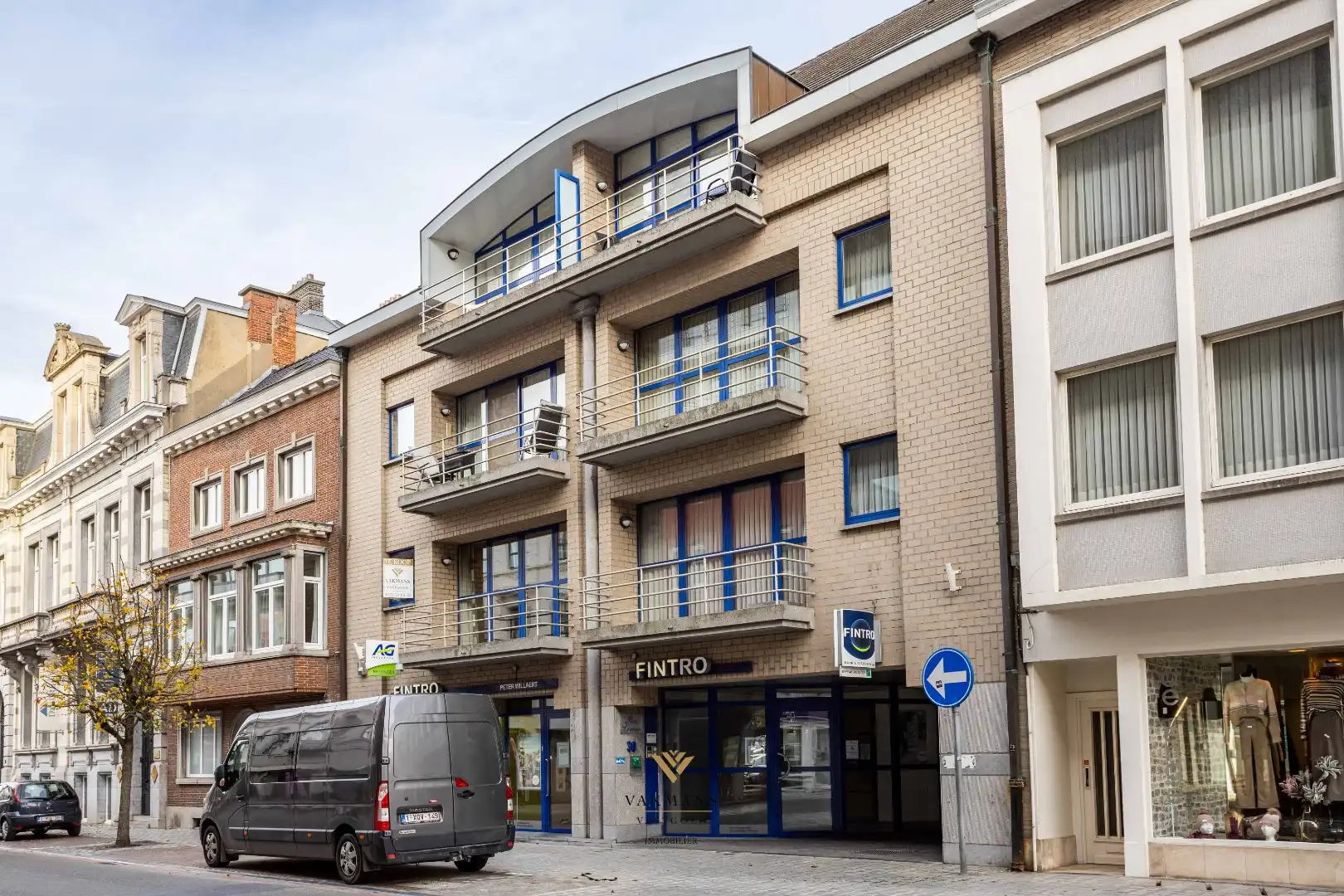 Pal in het centrum met 2 slaapkamers en garage foto {{pictureIndex}}