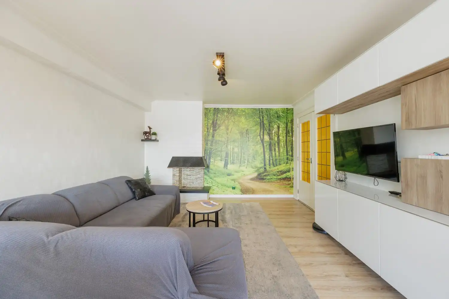 Ruim en lichtrijk 2-slpk appartement met terras en kelderberging in Borgerhout foto 9