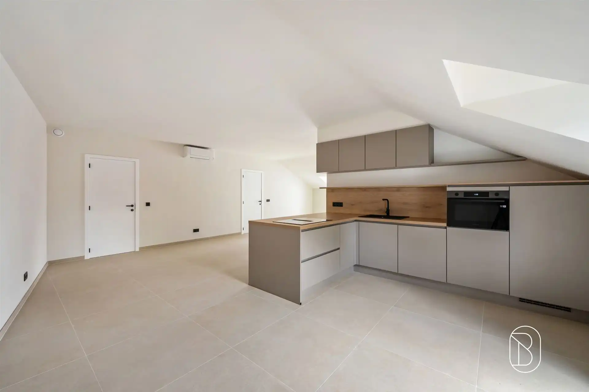 Instapklaar tweeslaapkamerappartement in hartje van Rumbeke foto 7