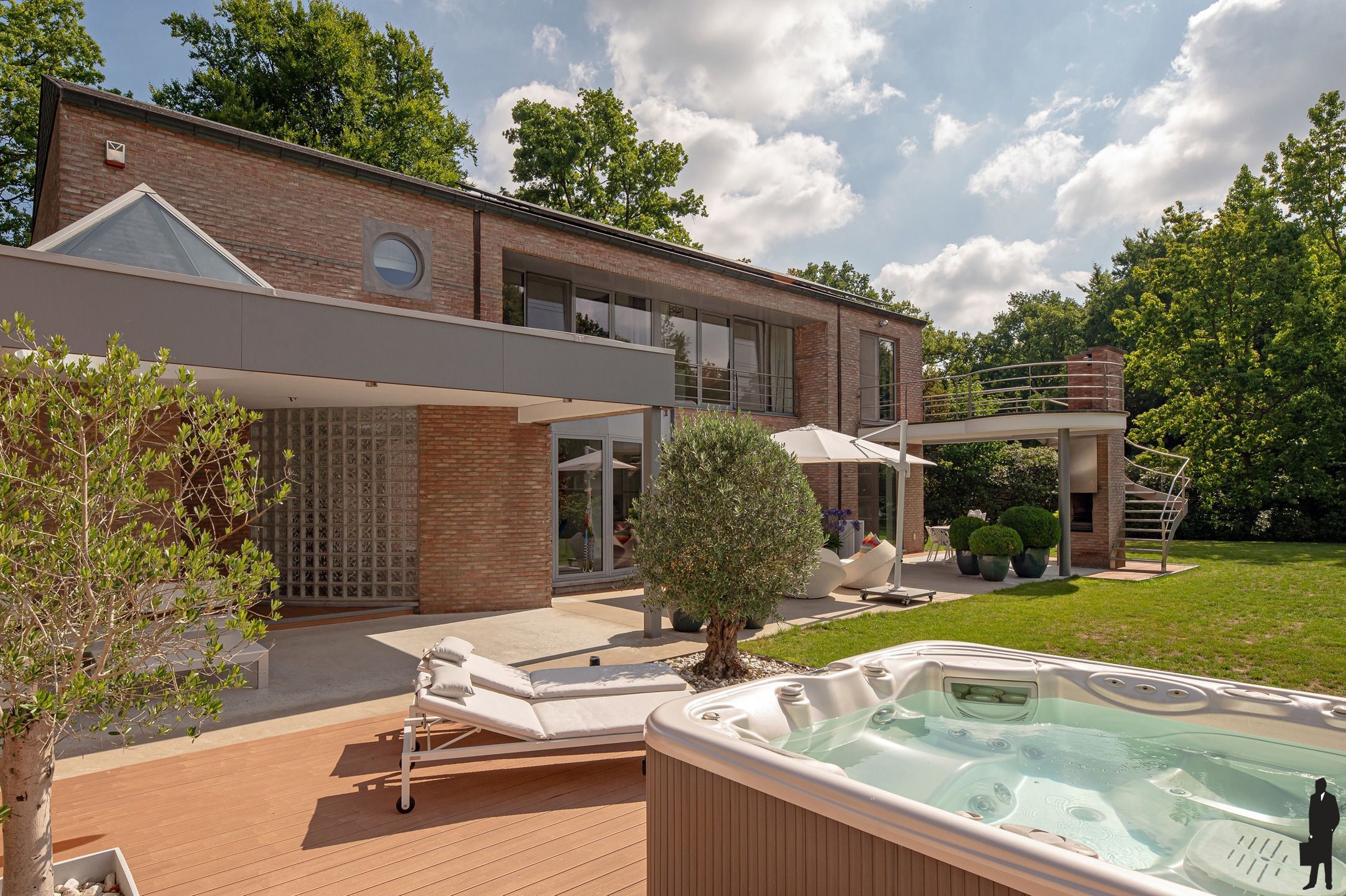 VILLA MET APARTE PRAKTIJK OF APART KANTOOR AAN HUIS (vrij beroep mogelijk!)  foto 4