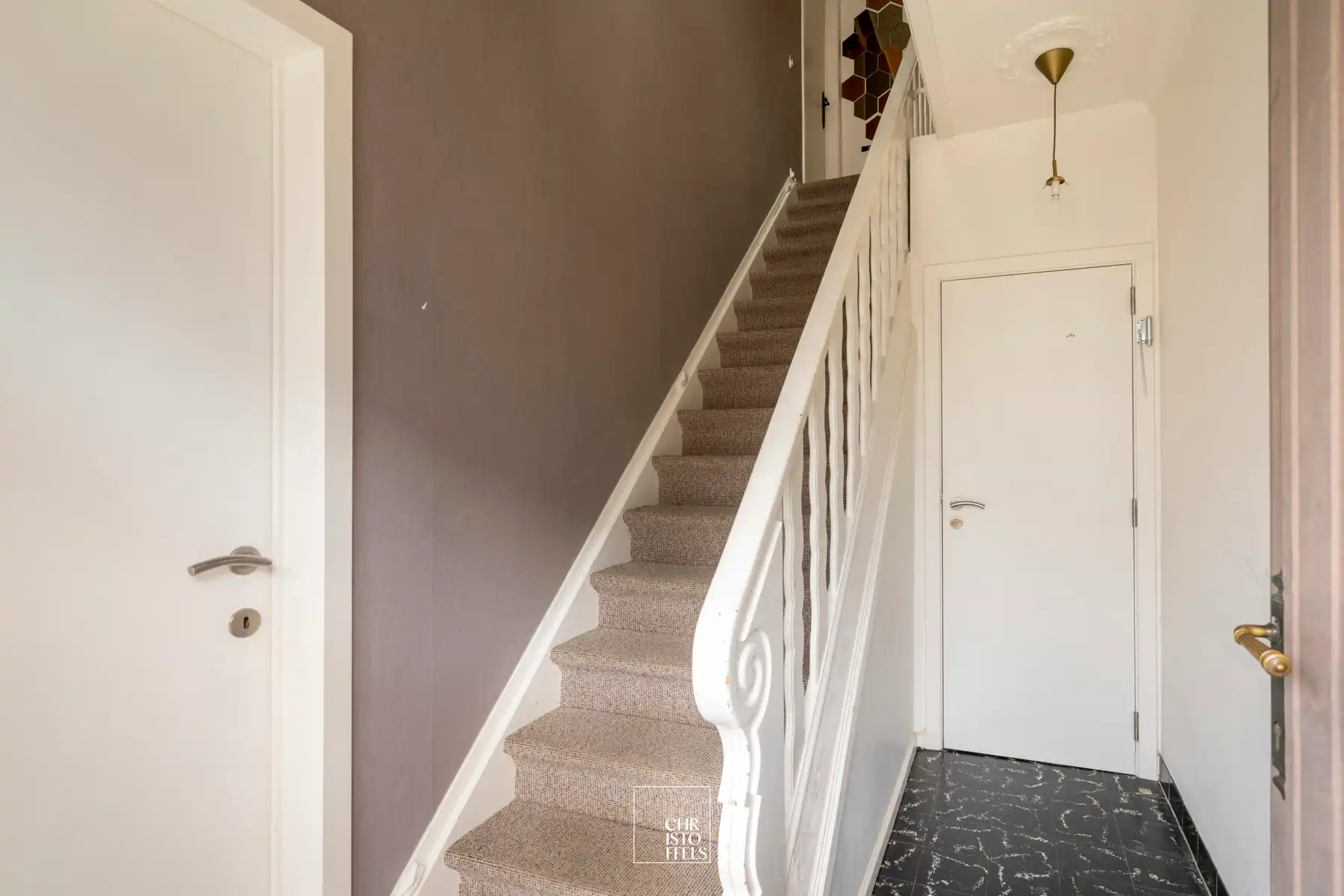 Ruime woning (199 m²) met tuin en tal van renovatiemogelijkheden! foto 10