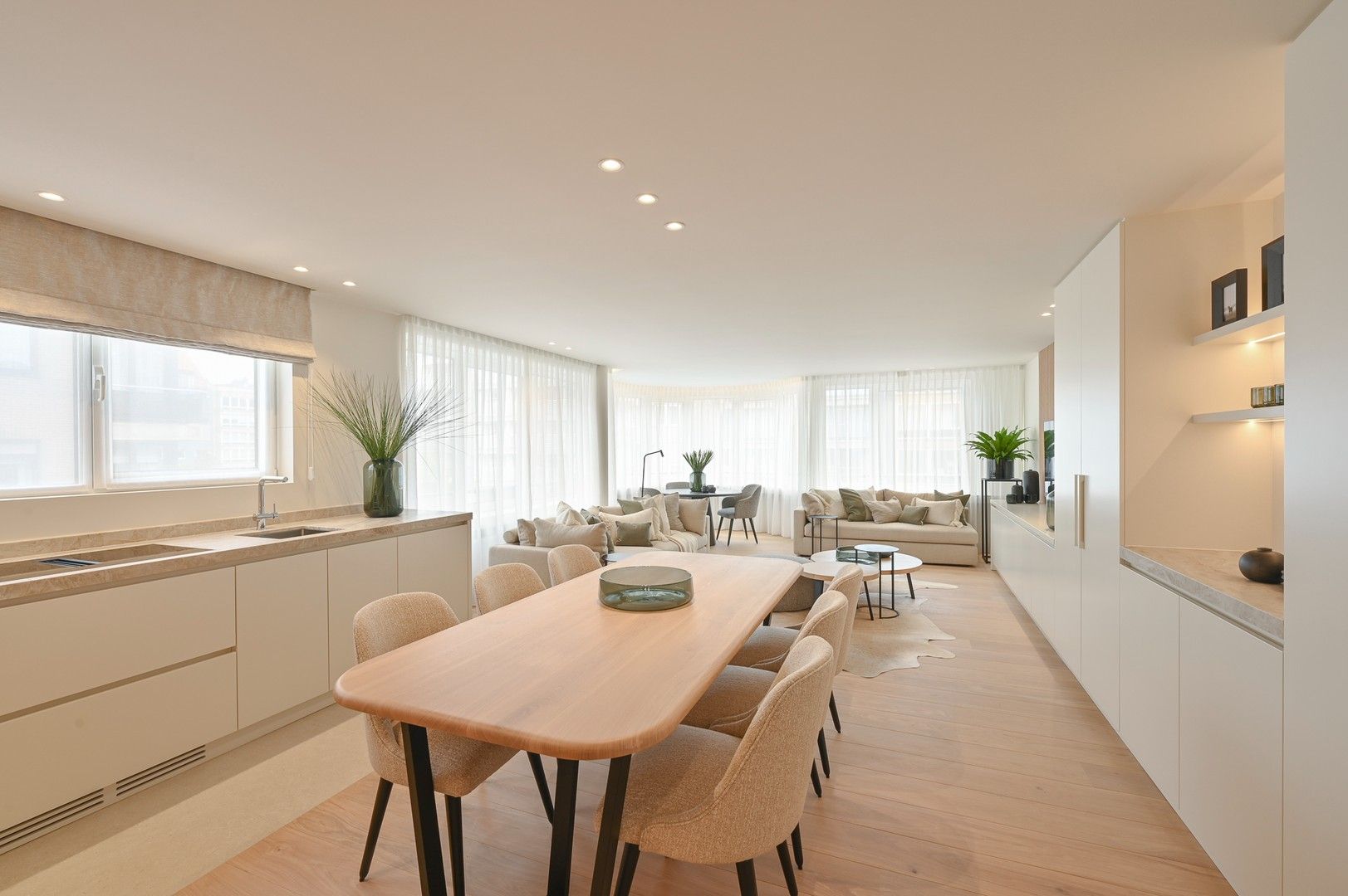 Hoekappartement, volledig gerenoveerd met kwalitatieve materialen ideaal gelegen in het centrum van Knokke. foto 5