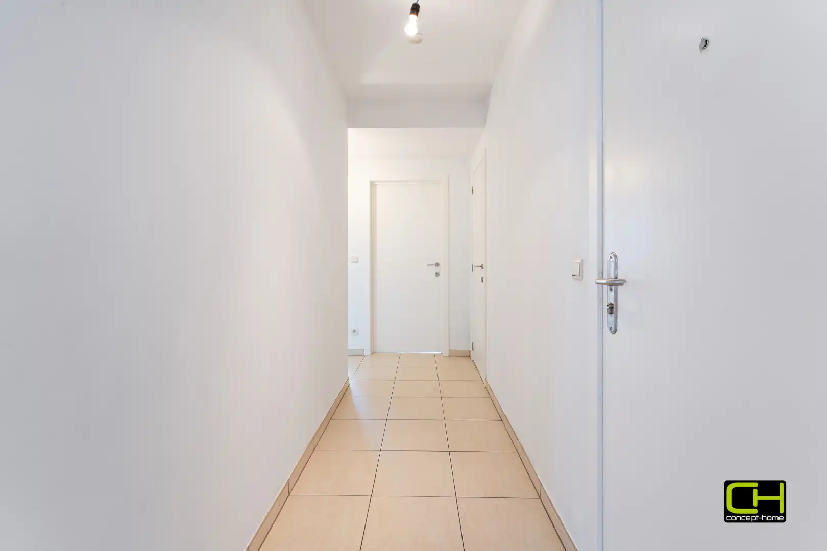 Instapklaar 2 kamerappartement met groot terras en prive parkeerplaats foto 10