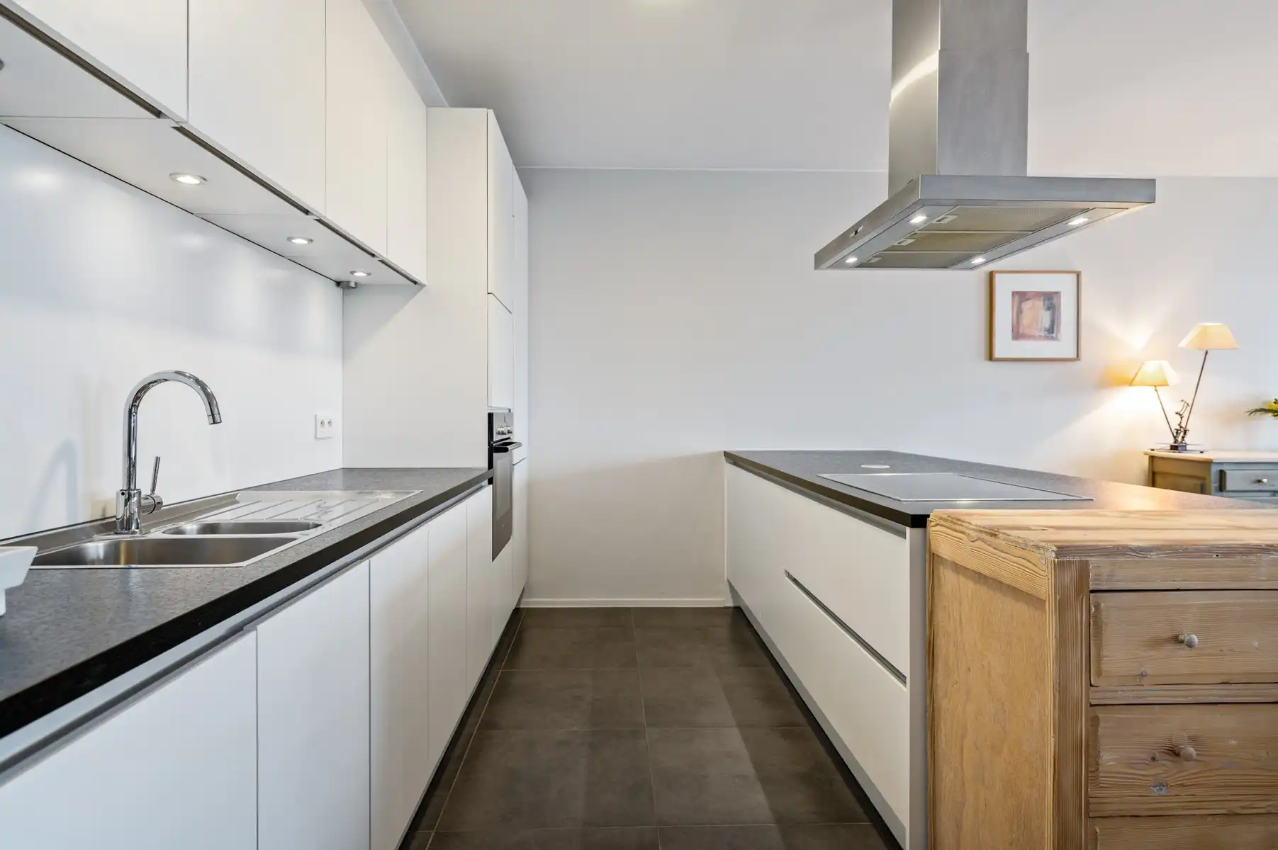 Gezellig, instapklaar appartement 141m² + 26m² terras foto 8