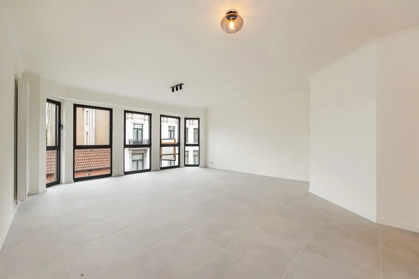 Gerenoveerd appartement met terras foto 4