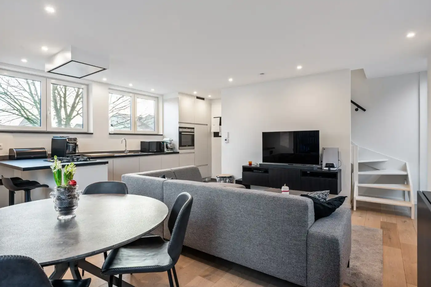 Gezellige starterswoning met 1 slpk., terras en inpandige garage foto 5