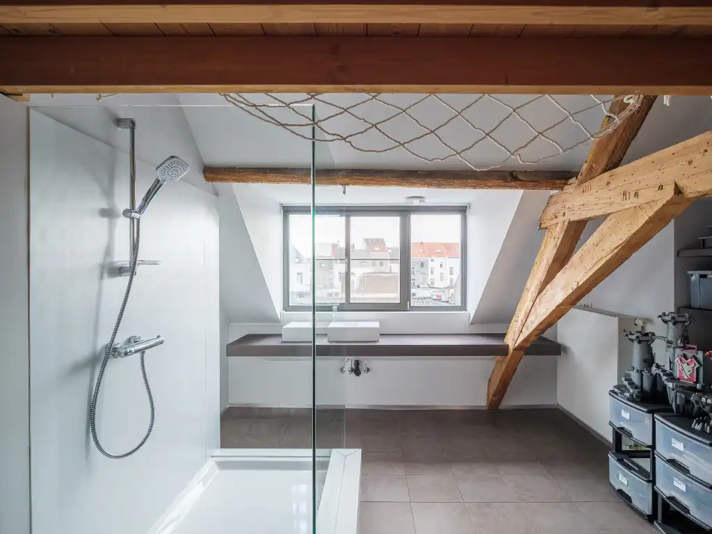 Architecturale burgerwoning naar de hand van Enplus architecten met stadstuin en polyvalente achterbouw op een boogscheut van het stadscentrum. foto 29