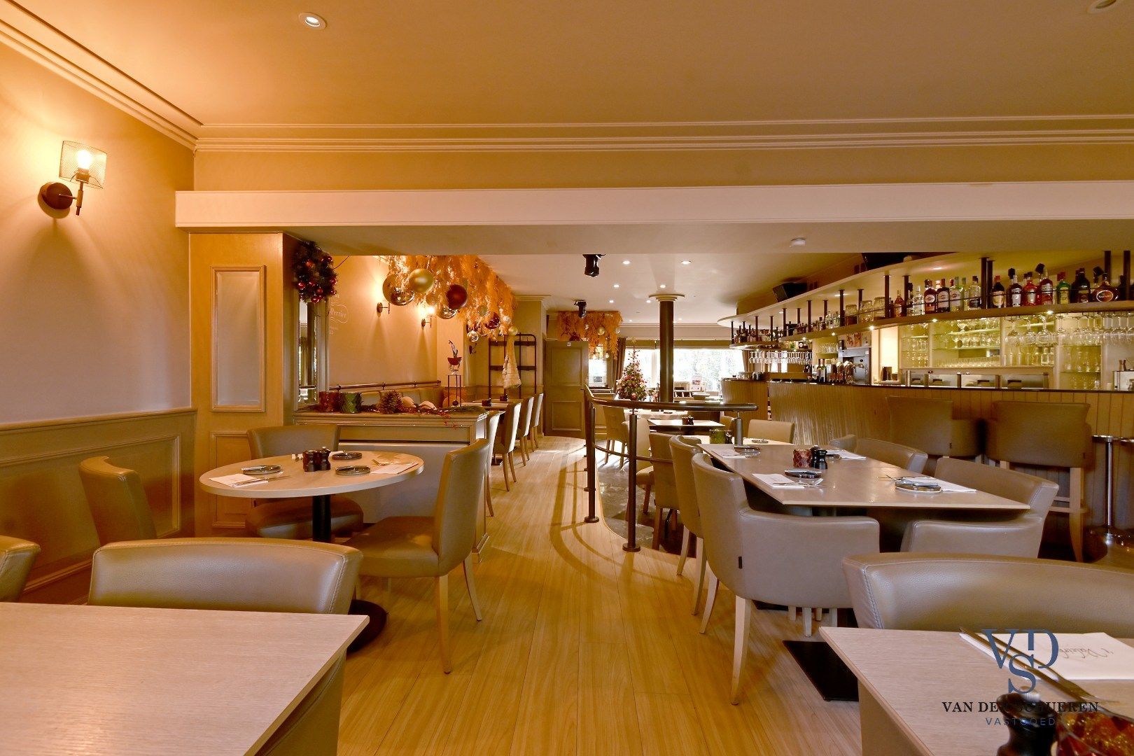 Handelspand (>300 m²) en 2 appartementen. foto 5