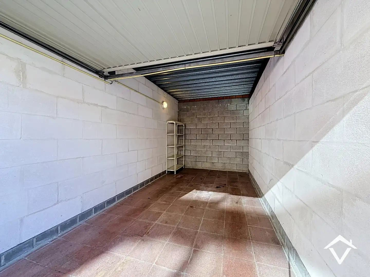 Instapklaar appartement met twee slaapkamers, twee terrassen en garage te Roeselare foto 20