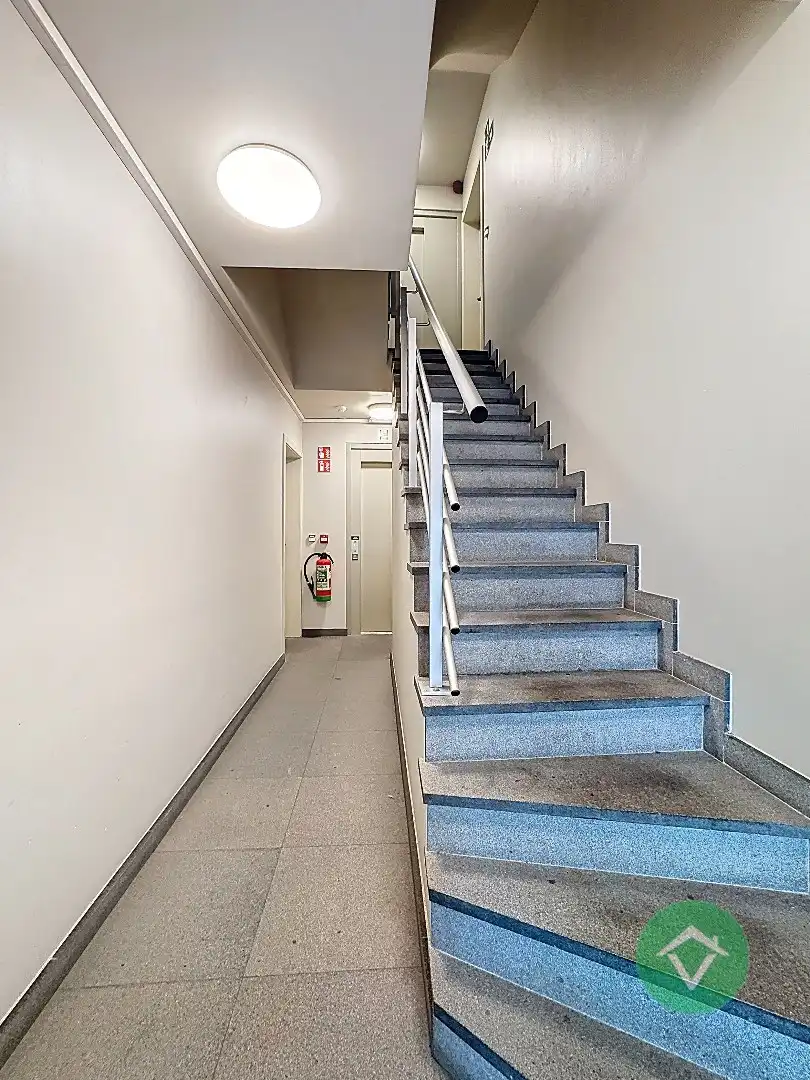 Appartement met 2 slaapkamers en terras te Roeselare  foto 2