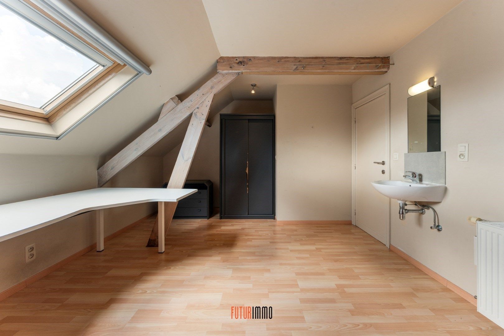 Instapklare HOB met 4 slaapkamers en ruime tuin foto 16